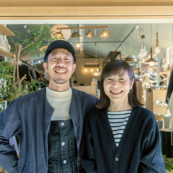 井下田陽平さん・綾さん夫婦 写真